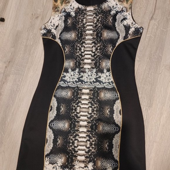 Funky Printed Sleeveless Dress - Picture 3 of 10